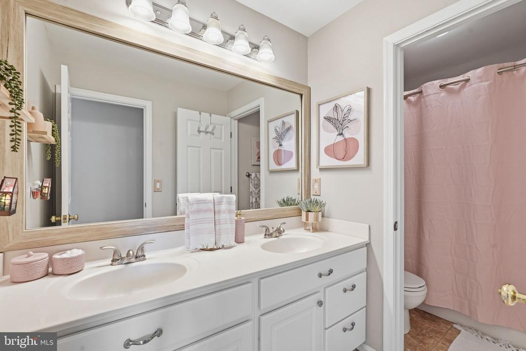 12 PIN OAK COURT
