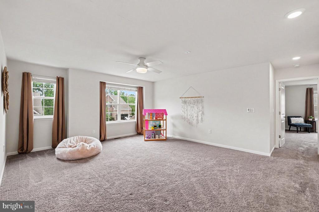 119 OLD OAKS COURT