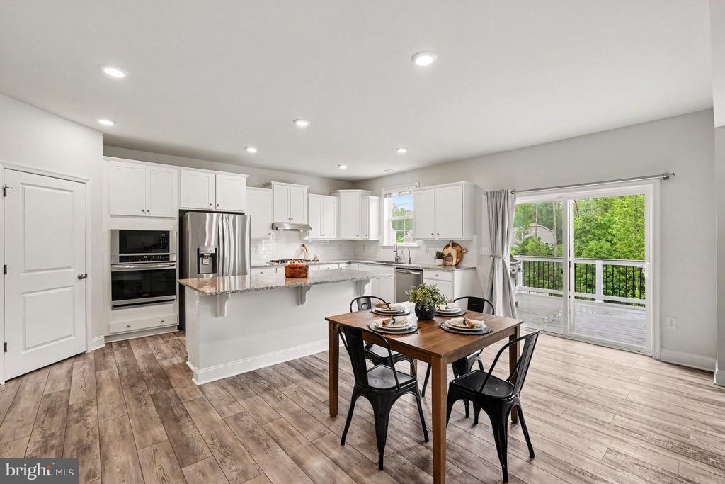 119 OLD OAKS COURT
