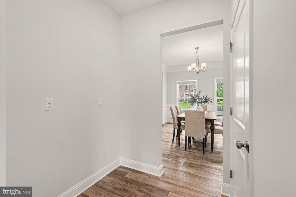 119 OLD OAKS COURT