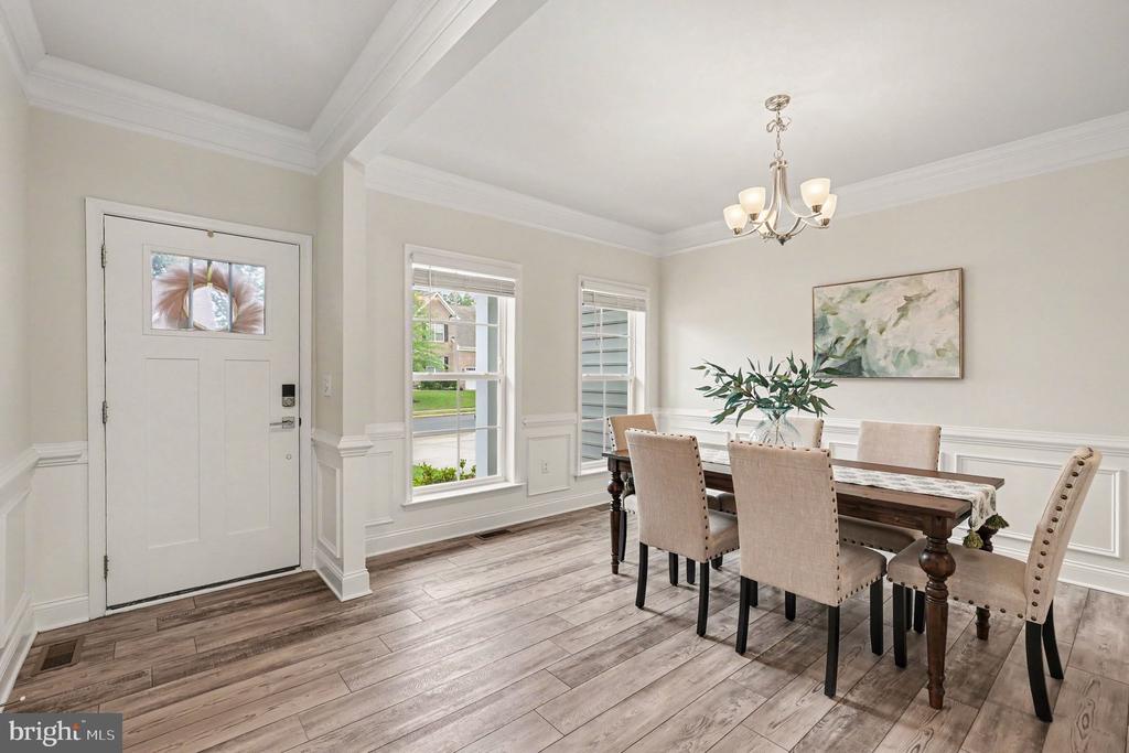 119 OLD OAKS COURT