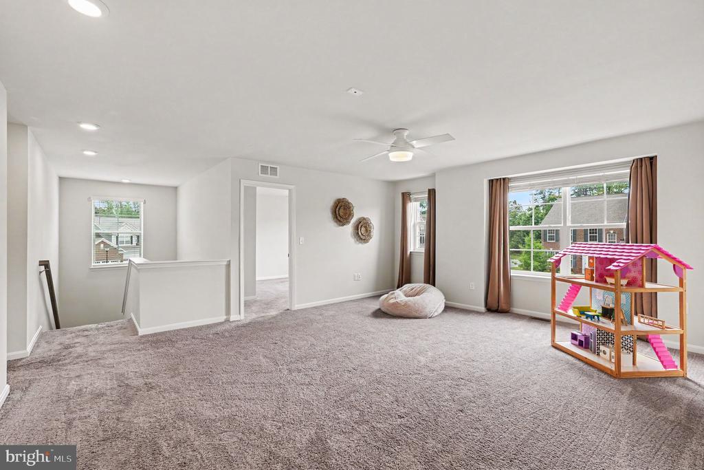 119 OLD OAKS COURT