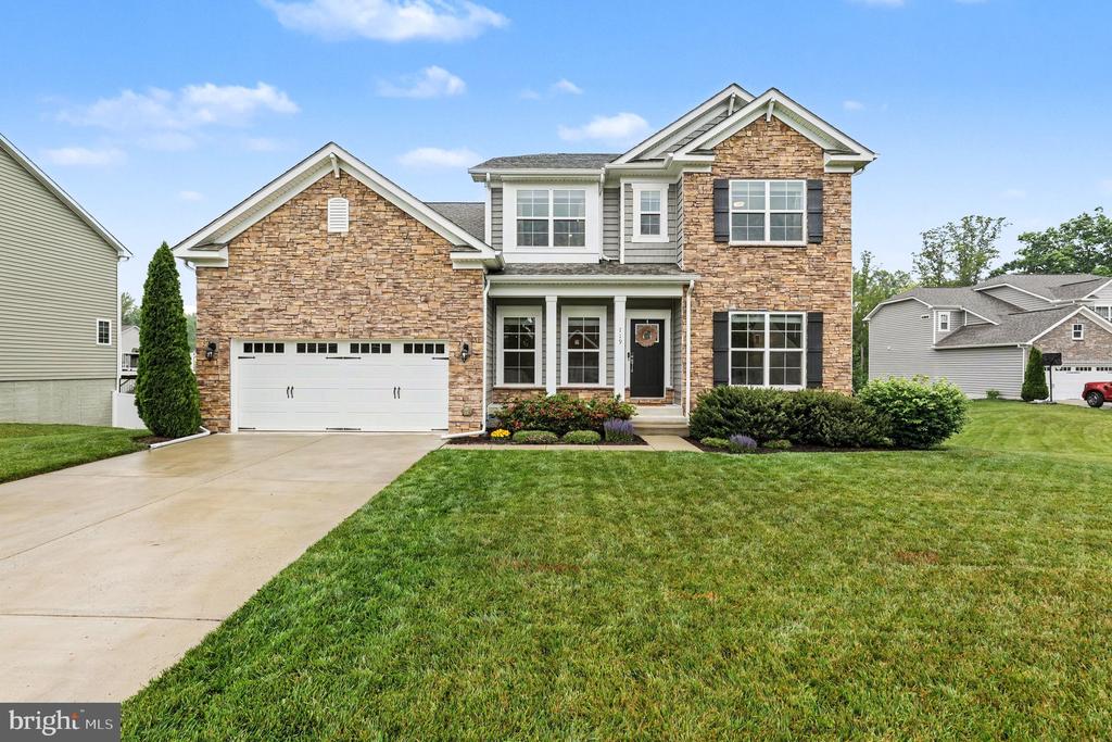 119 OLD OAKS COURT
