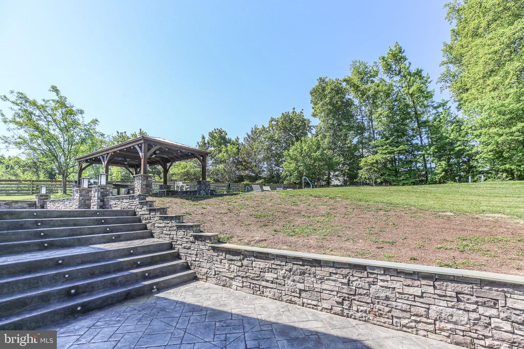 109 ROBELI WAY