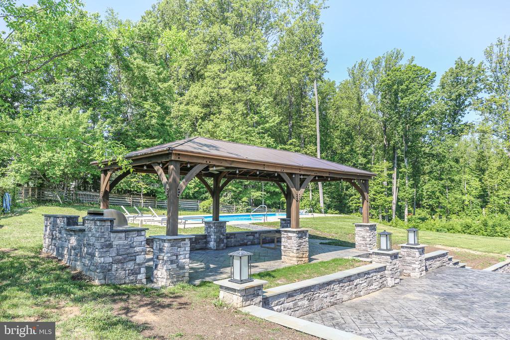 109 ROBELI WAY
