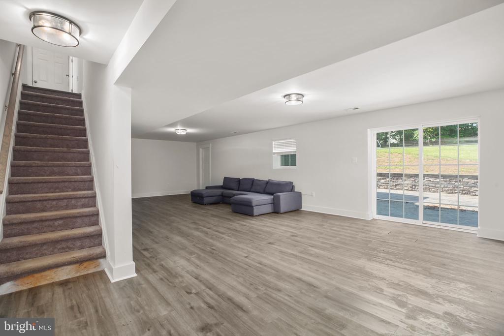109 ROBELI WAY