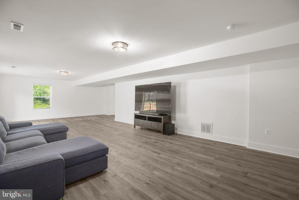 109 ROBELI WAY