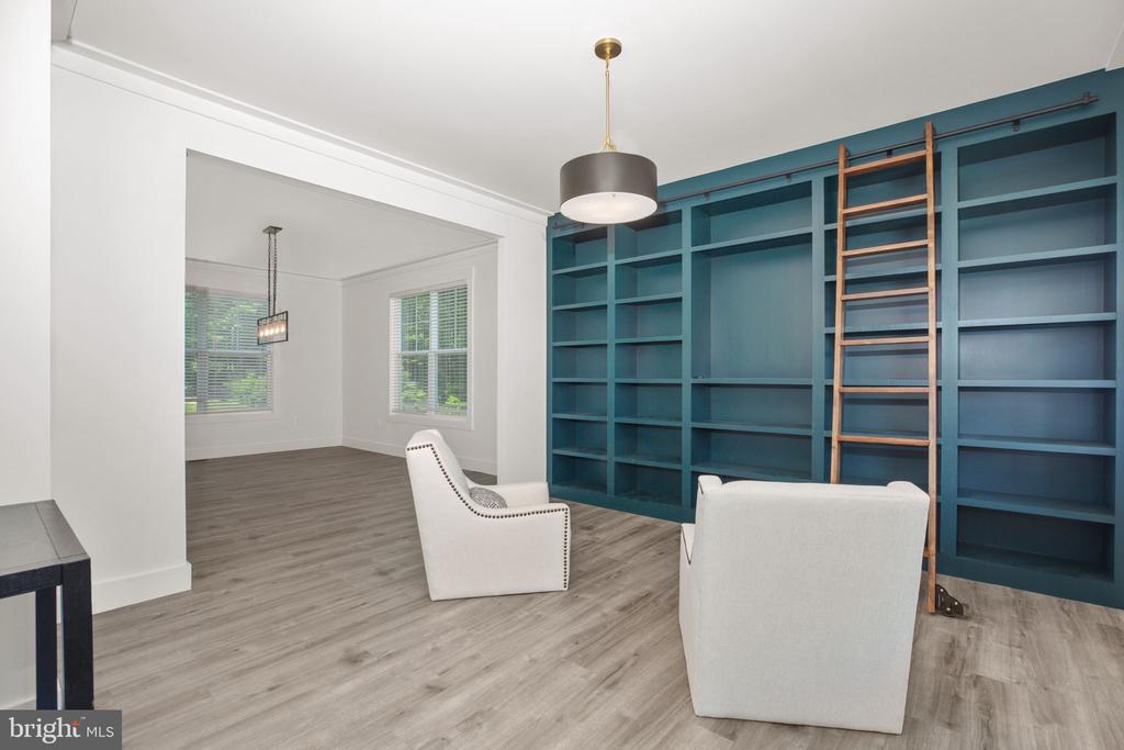 109 ROBELI WAY