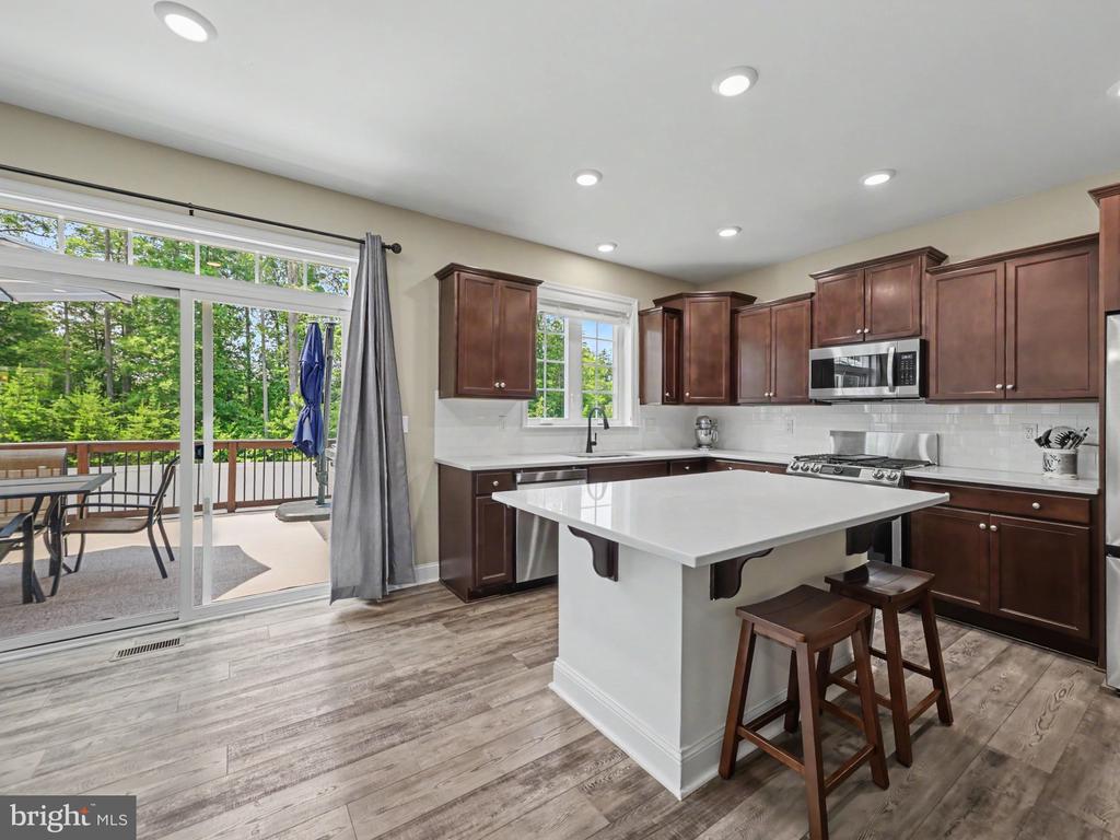 116 OLD OAKS COURT