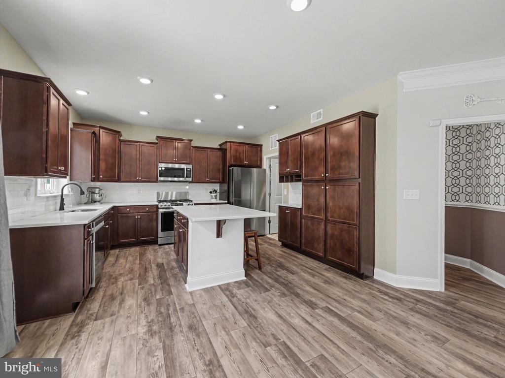 116 OLD OAKS COURT