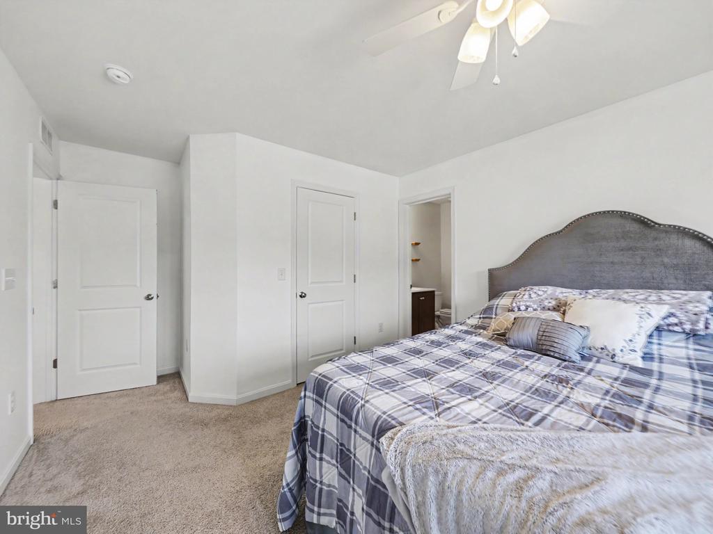 116 OLD OAKS COURT