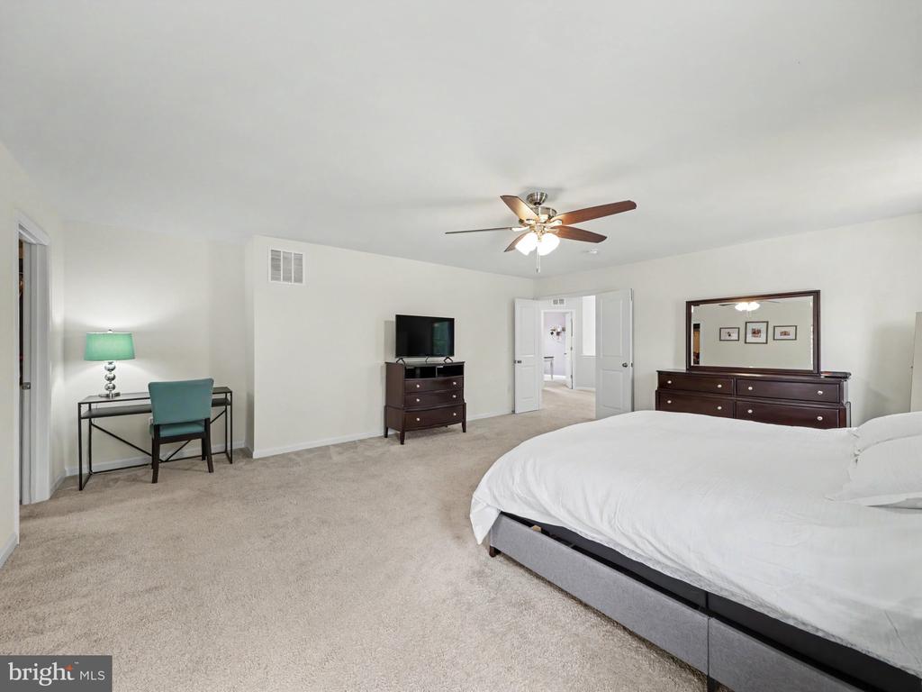 116 OLD OAKS COURT