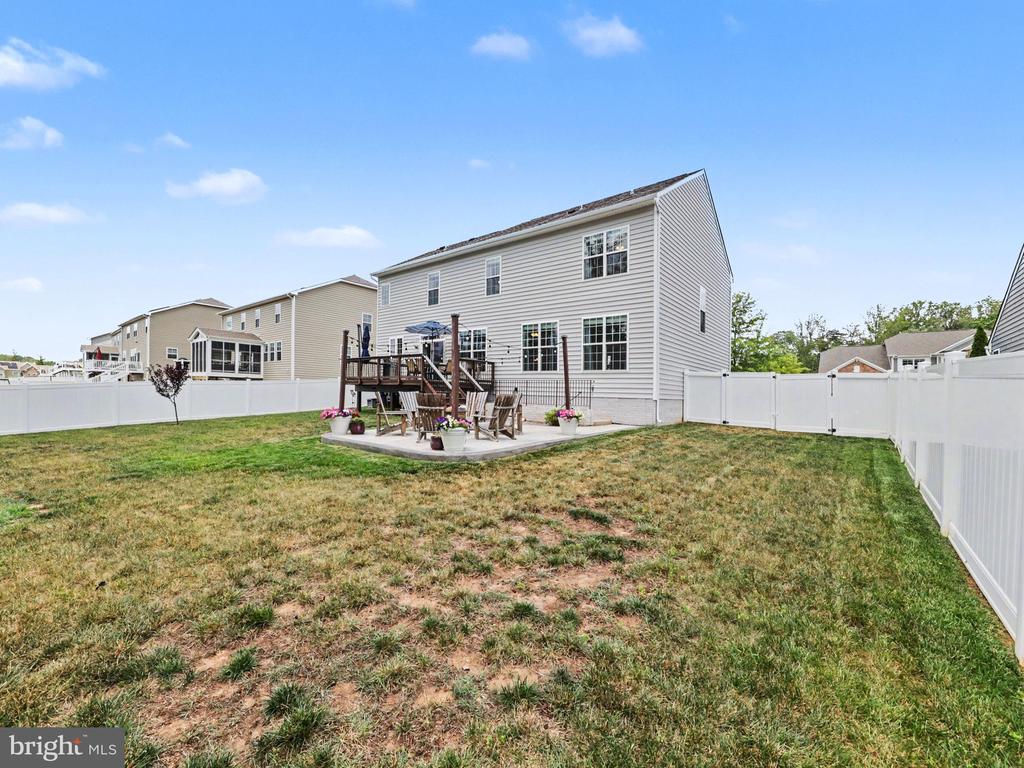 116 OLD OAKS COURT