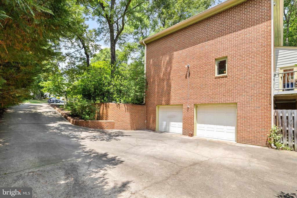 29 TALLY HO DRIVE