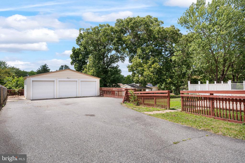 609 EDWARDS DRIVE