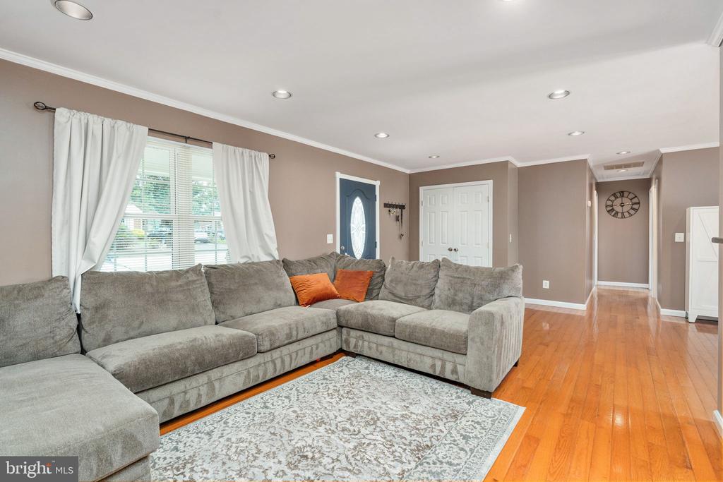 609 EDWARDS DRIVE