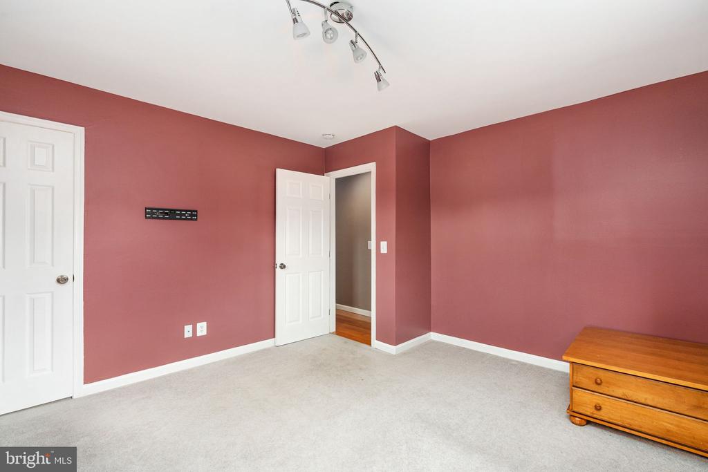 609 EDWARDS DRIVE