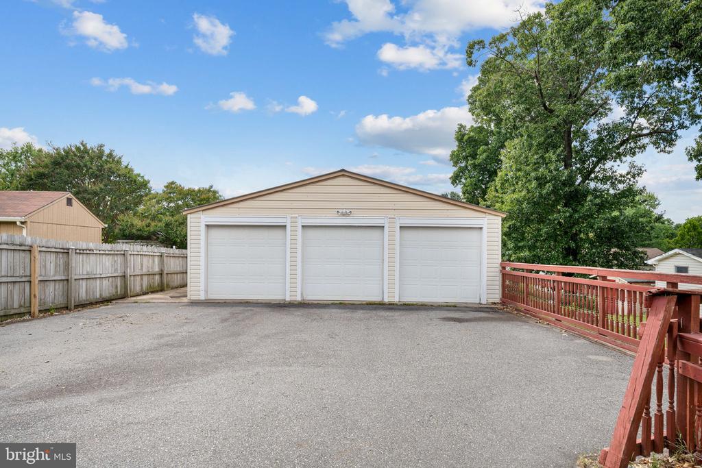 609 EDWARDS DRIVE
