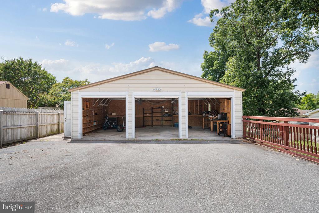 609 EDWARDS DRIVE