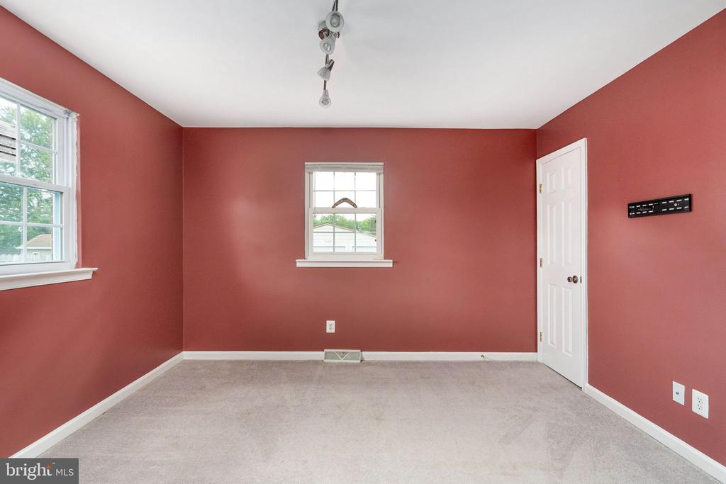 609 EDWARDS DRIVE
