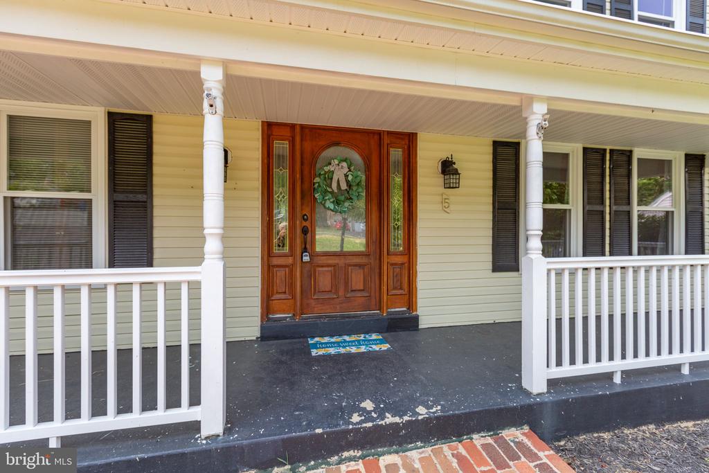 5 BALLANTRAE COURT