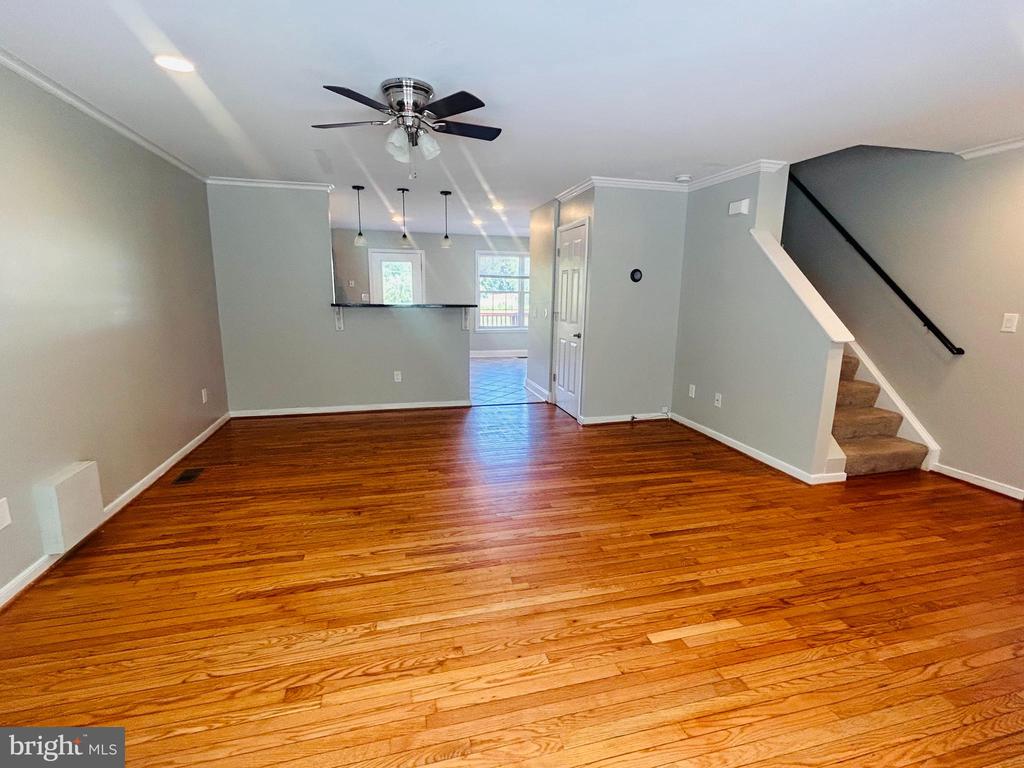 400 MUNSONS HILL COURT