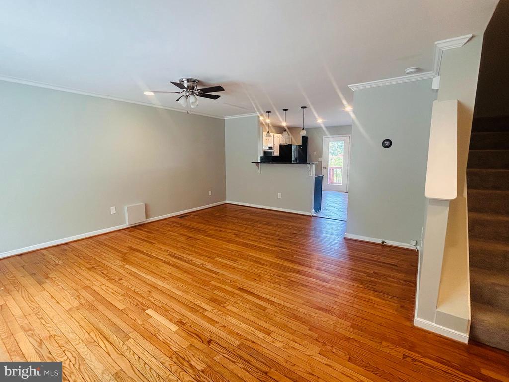 400 MUNSONS HILL COURT