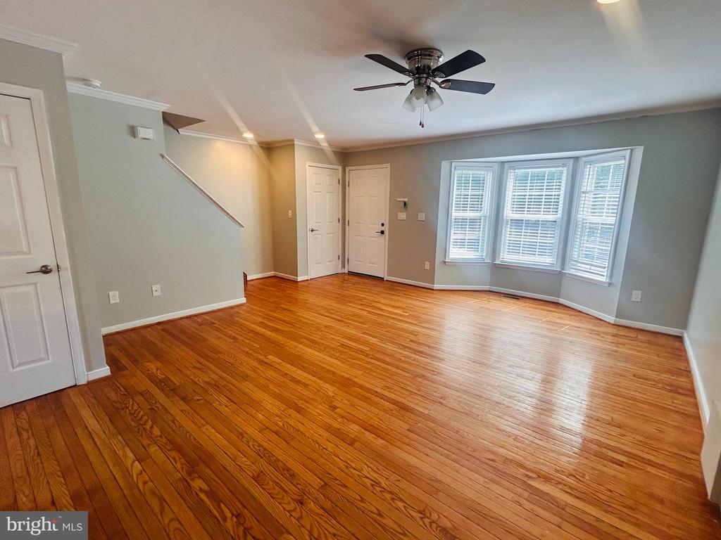 400 MUNSONS HILL COURT