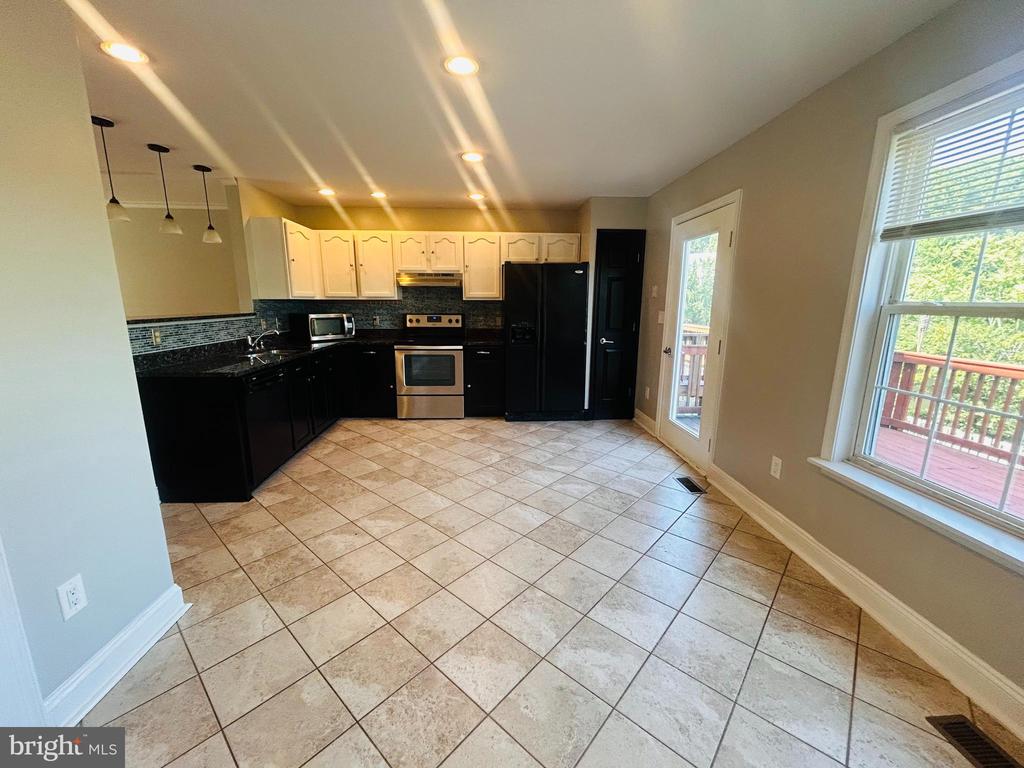 400 MUNSONS HILL COURT