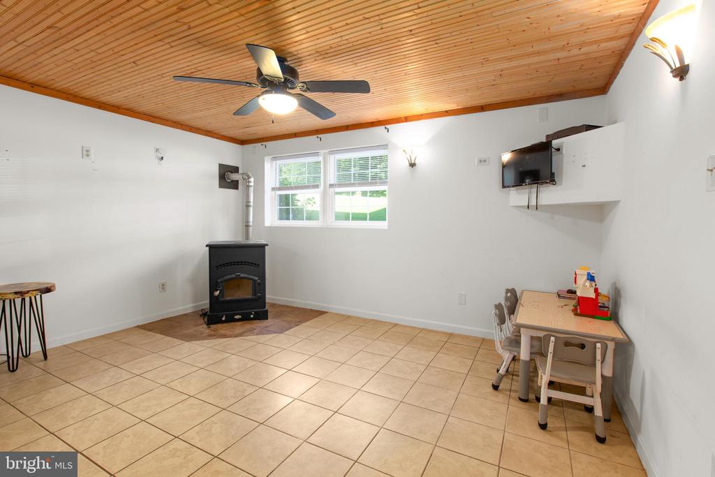 665 HOLLY CORNER RD