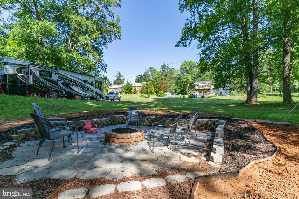 665 HOLLY CORNER RD