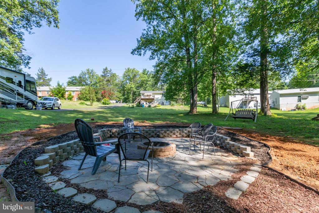 665 HOLLY CORNER RD