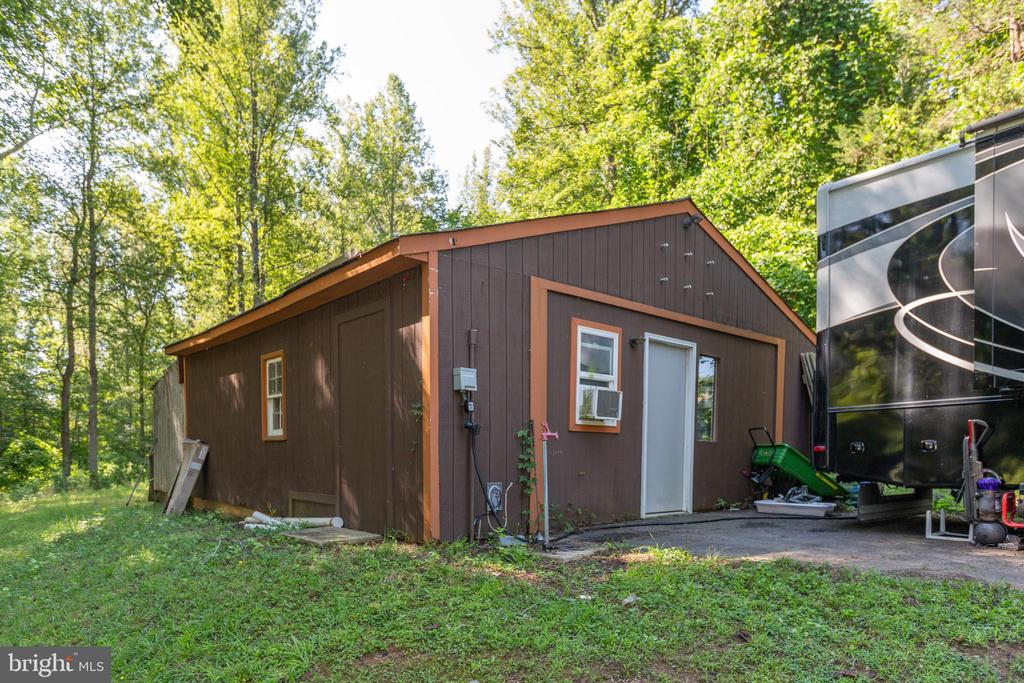 665 HOLLY CORNER RD