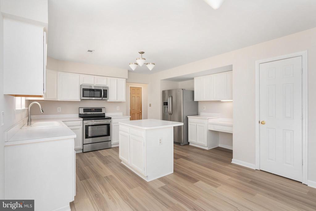 5 TIMBERWOOD COURT