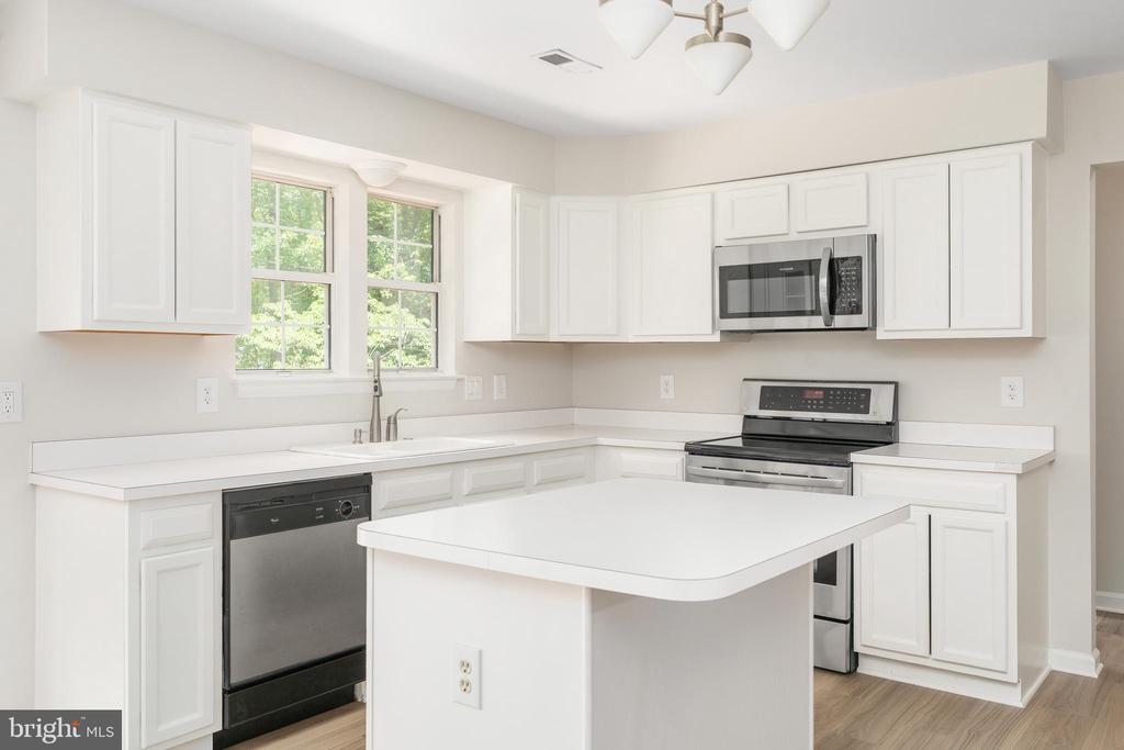 5 TIMBERWOOD COURT