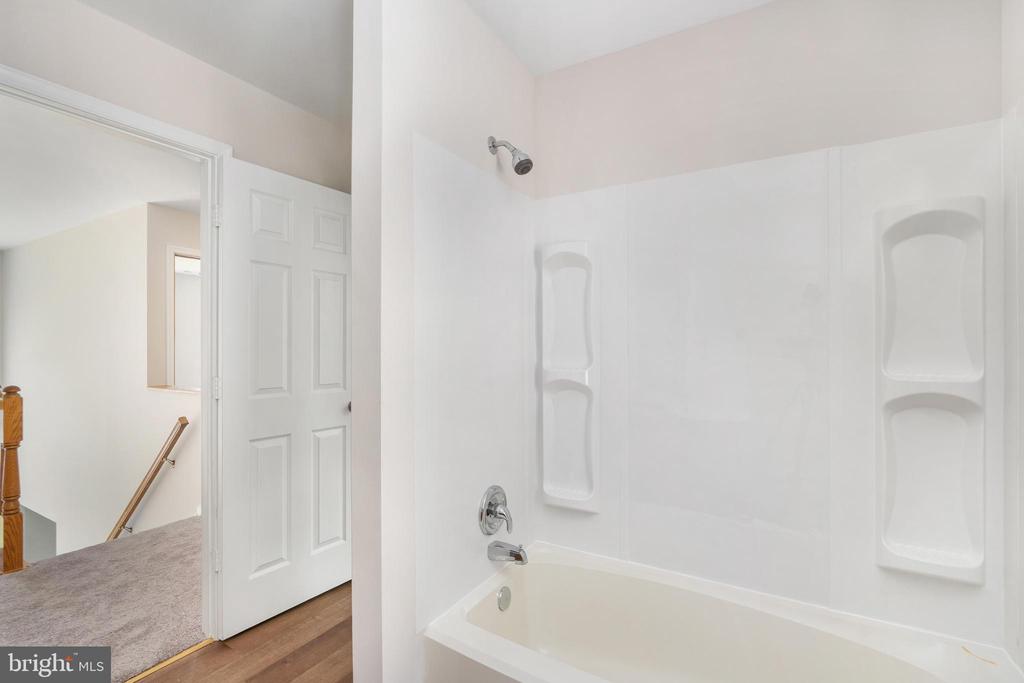 5 TIMBERWOOD COURT