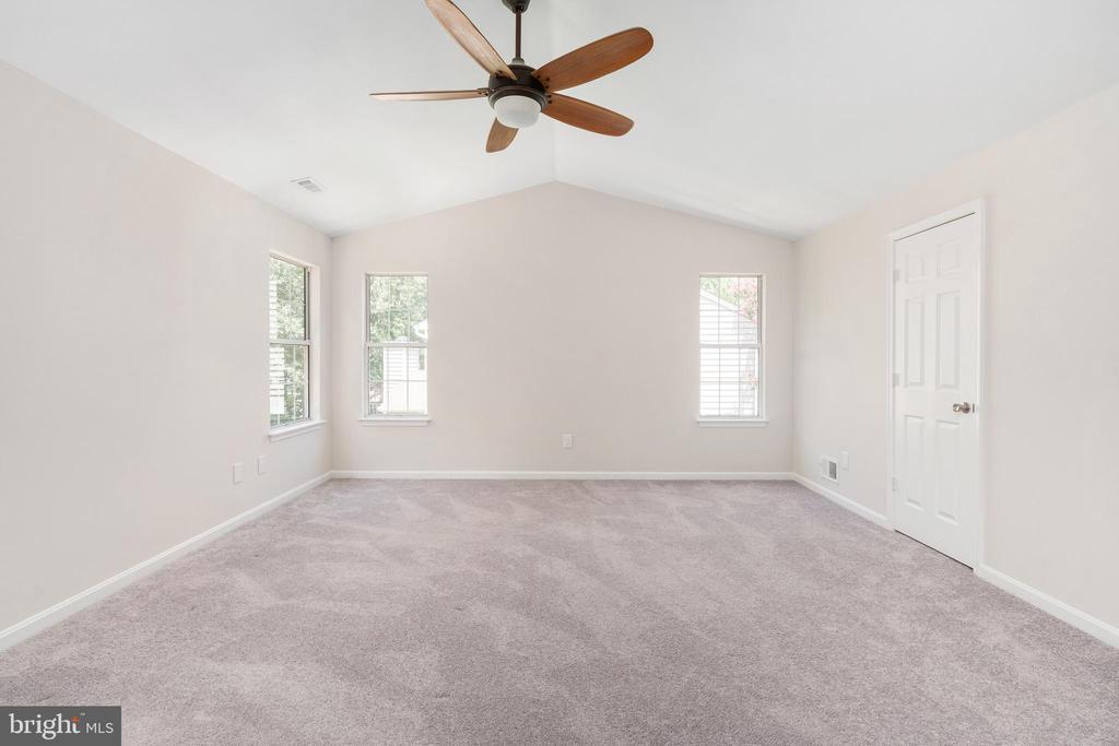 5 TIMBERWOOD COURT