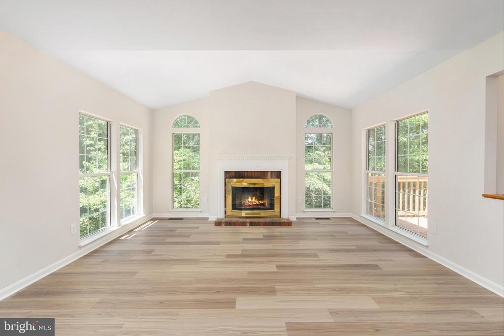 5 TIMBERWOOD COURT