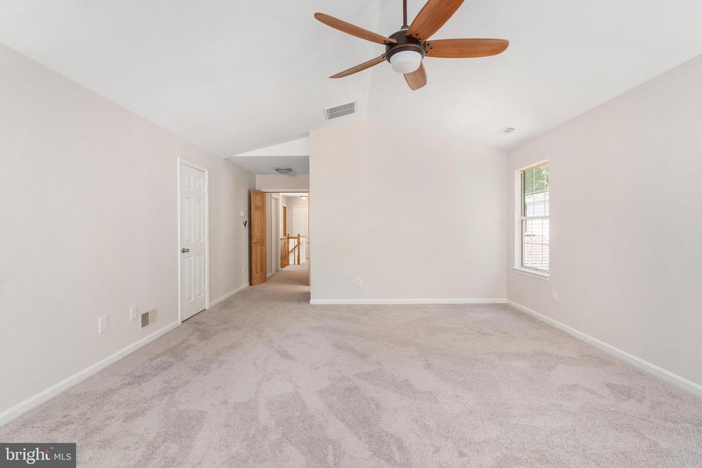 5 TIMBERWOOD COURT