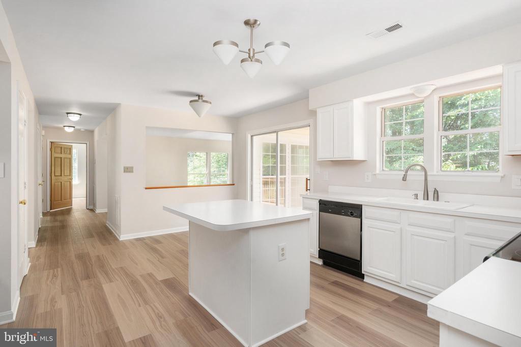 5 TIMBERWOOD COURT