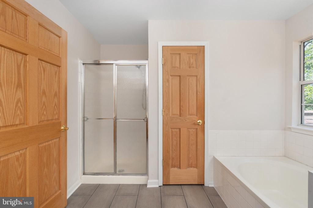 5 TIMBERWOOD COURT