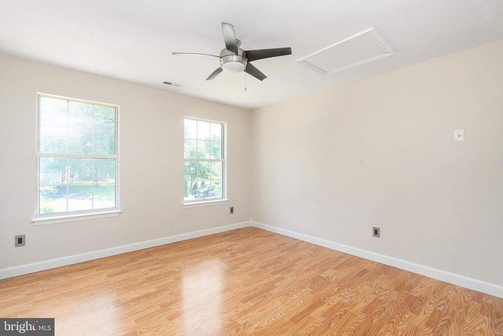 5 TIMBERWOOD COURT