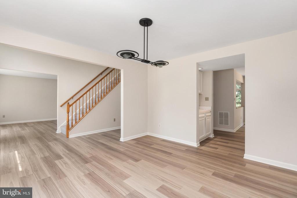 5 TIMBERWOOD COURT