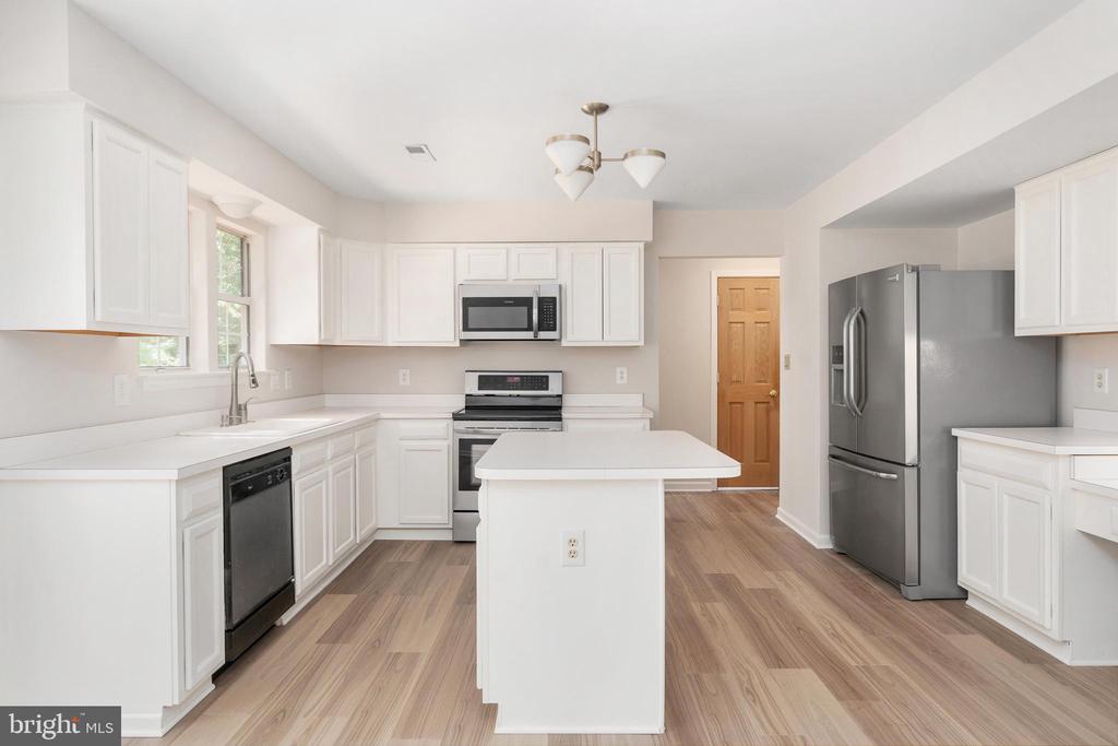 5 TIMBERWOOD COURT