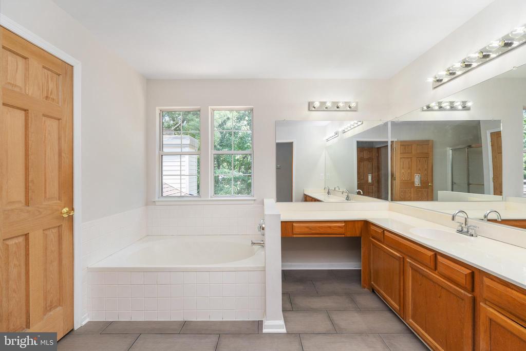 5 TIMBERWOOD COURT