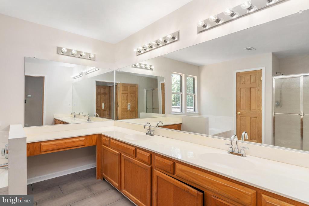 5 TIMBERWOOD COURT