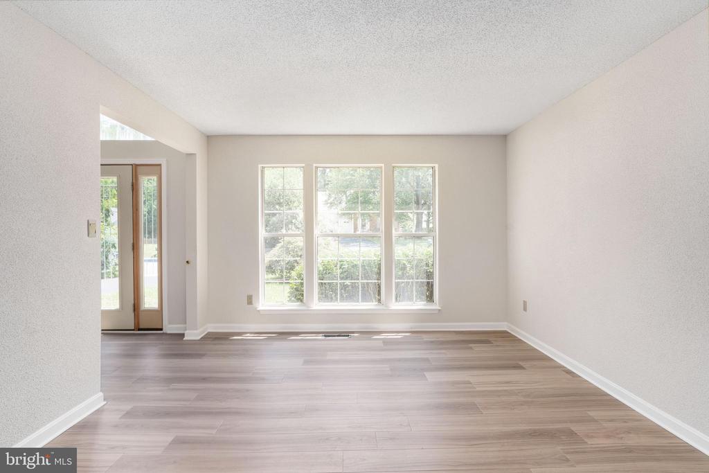 5 TIMBERWOOD COURT