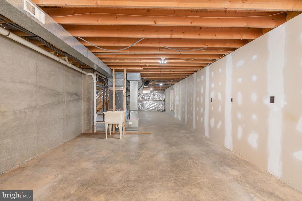 5 TIMBERWOOD COURT