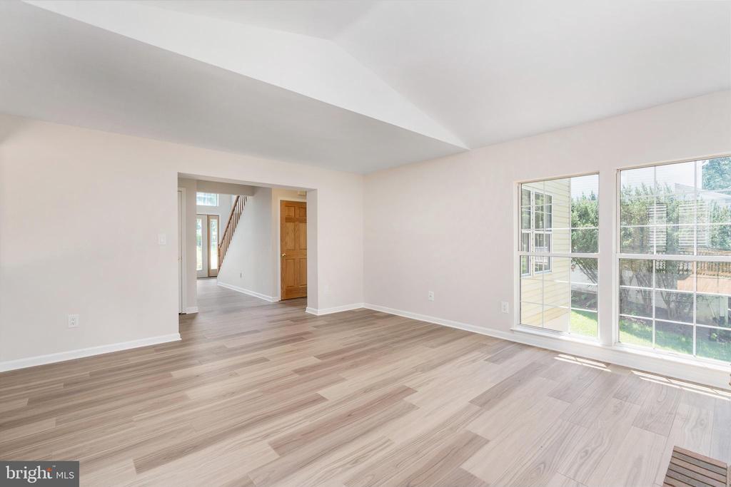 5 TIMBERWOOD COURT