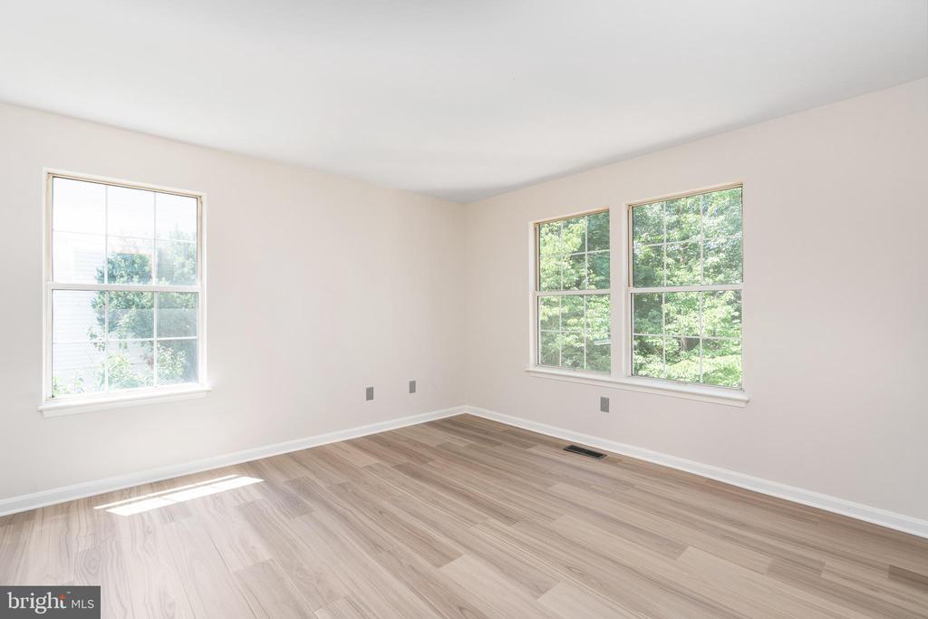 5 TIMBERWOOD COURT